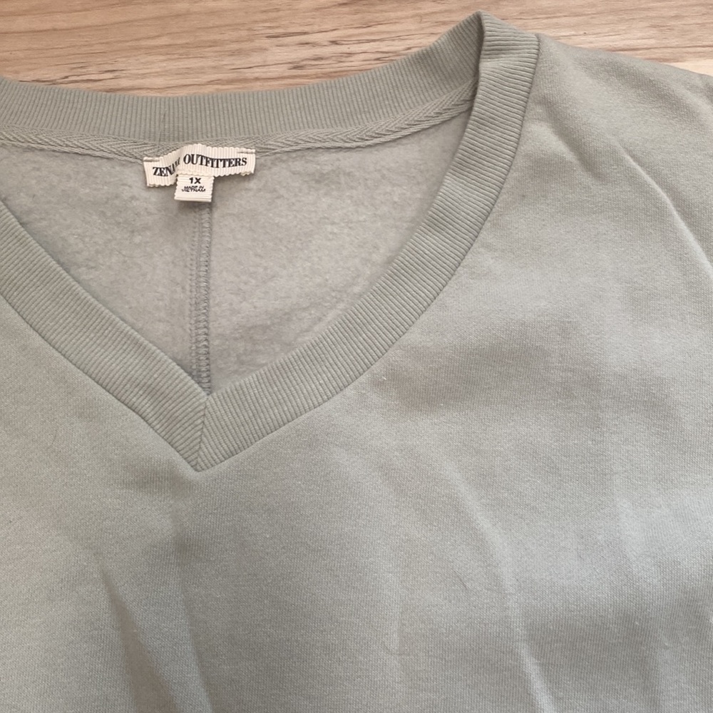 NWOT Zenana Outfitters Womens 1X Sage Green Sweatshirt. So soft! With pockets. - Picture 3 of 12
